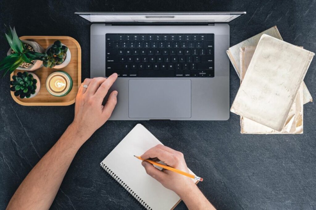 A minimalist workspace promoting distraction-free focus and productivity.